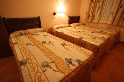 Hostal Cruz Verde Navalcarnero Ruang foto